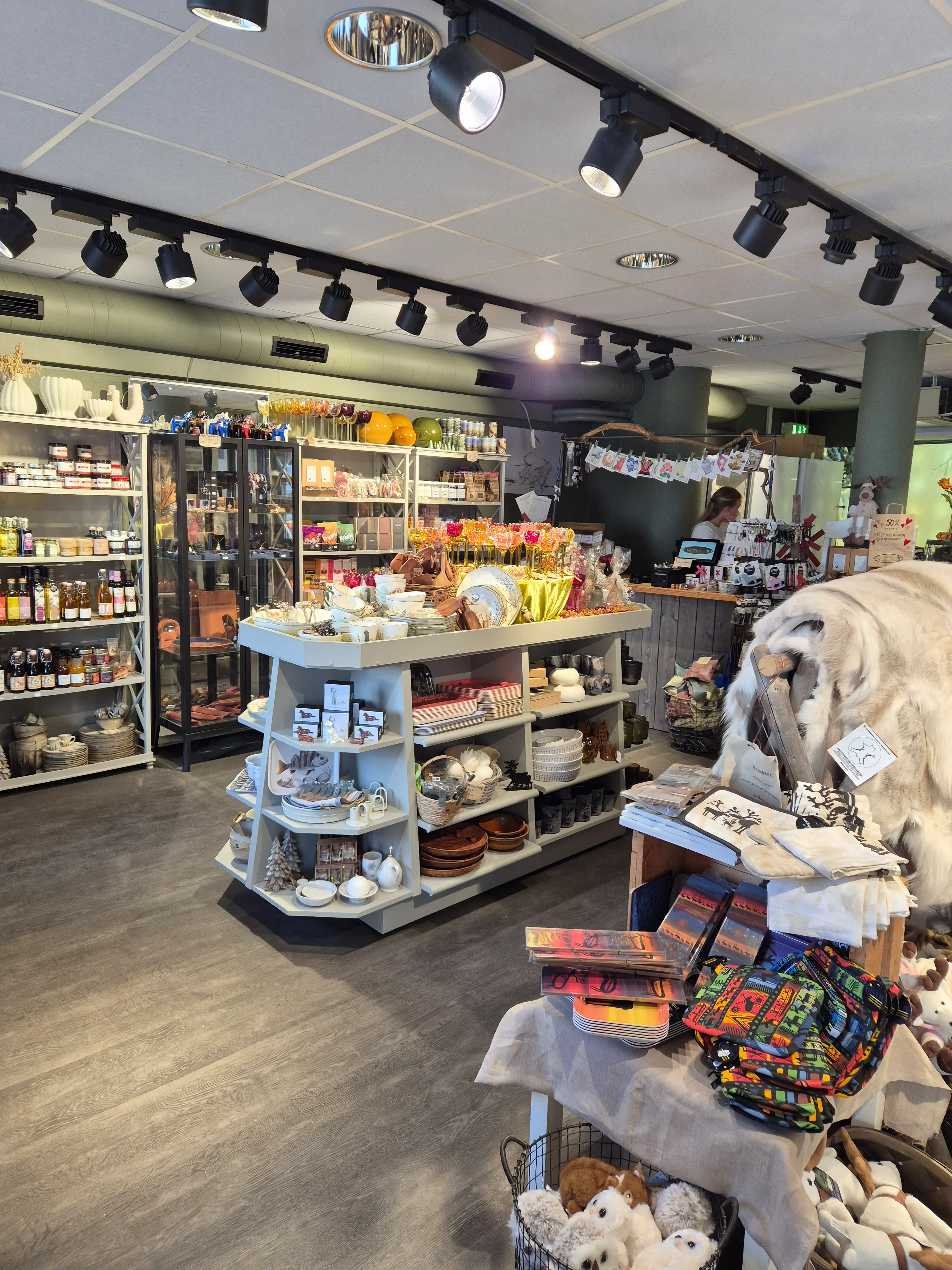 Vacuumförpackat renkött och charkuterier